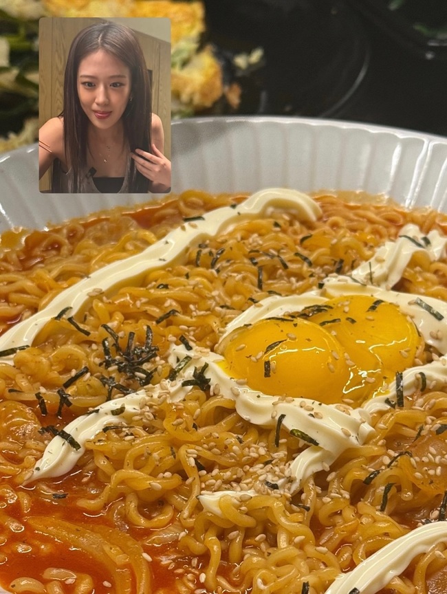 사진=안유진 소셜미디어