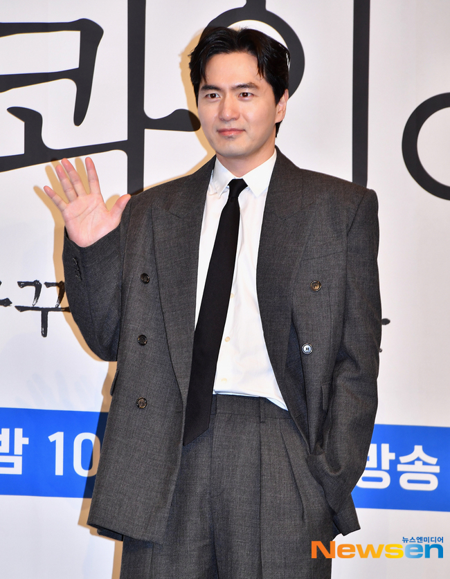 이진욱